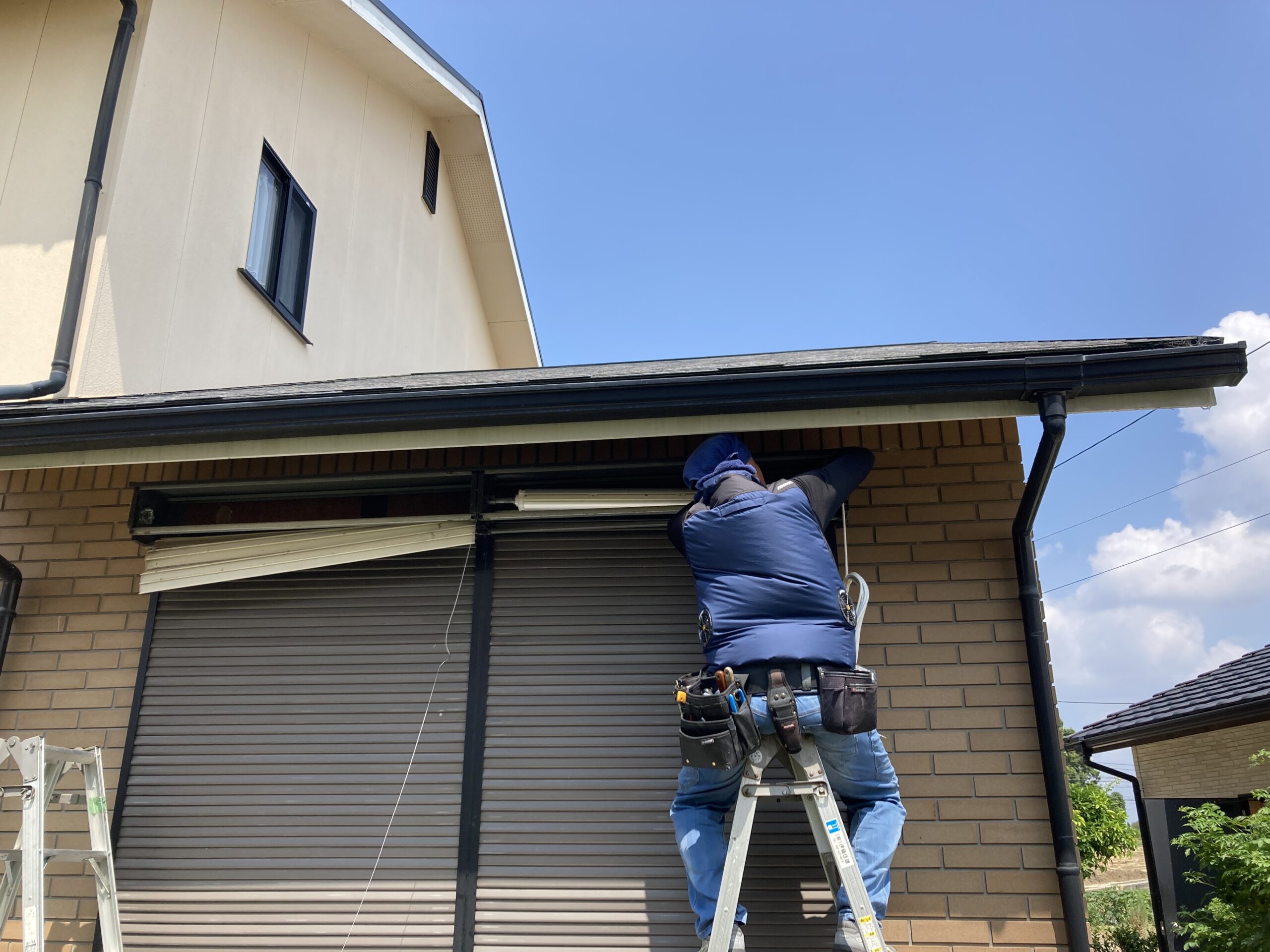 愛知県内の戸建て住宅にて、シャッター電動化工事を行いました。【株式会社吉川商会】